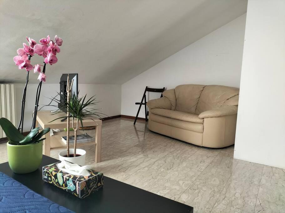 La Casa Di Marta - Ampia Ed Accogliente Mansarda In Piazza Statuto Apartment Turin Luaran gambar